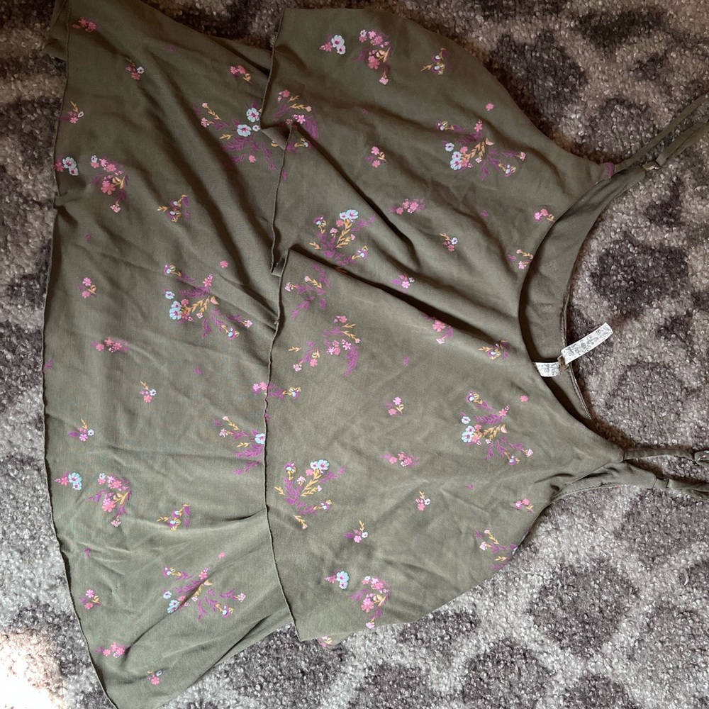 Green floral tank top/crop top